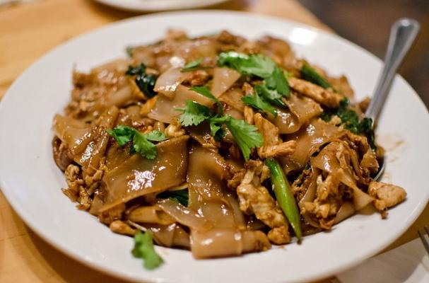 Foodista | Meatless Monday: Pad See Ew with Tofu and ...