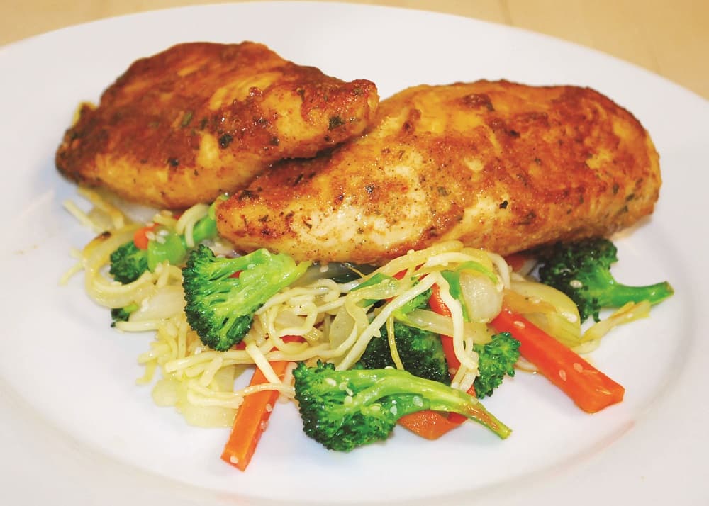 Quick and easy juicy garlic chicken and vegetable stir fry