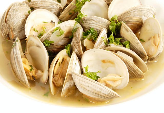 Steamed Clams in Lemon-Garlic Broth