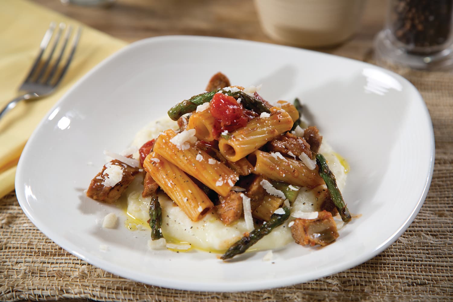Barilla Rigatoni with Barbeque Ribs & Grilled Asparagus