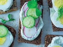 Seasonal veggie sandwich 