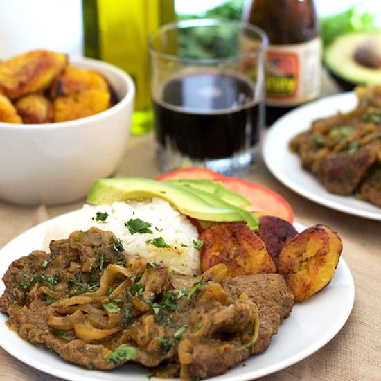 Bistec Encebollado (Steak w/ Onions)