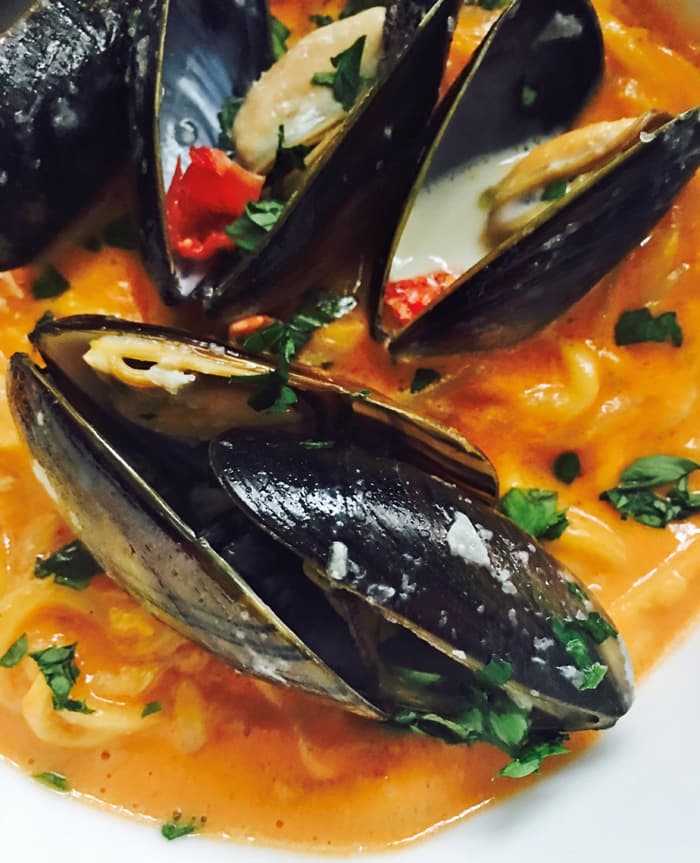 Mussels & Red Pepper Sauce Zucchini