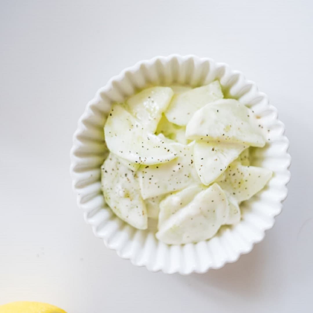 Creamy Keto Cucumber Salad [5-Min Recipe]