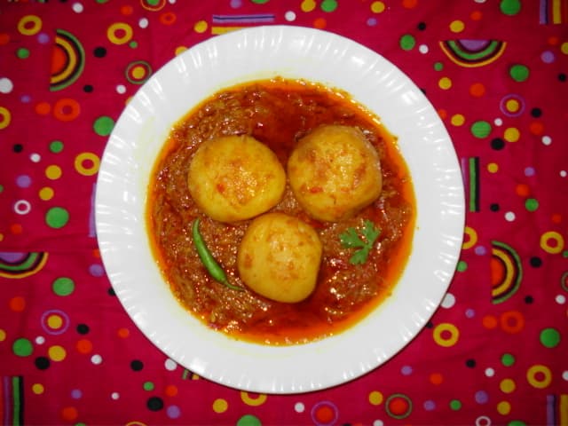 Kashmiri Dum Aaloo (Kashmiri Potato Curry)