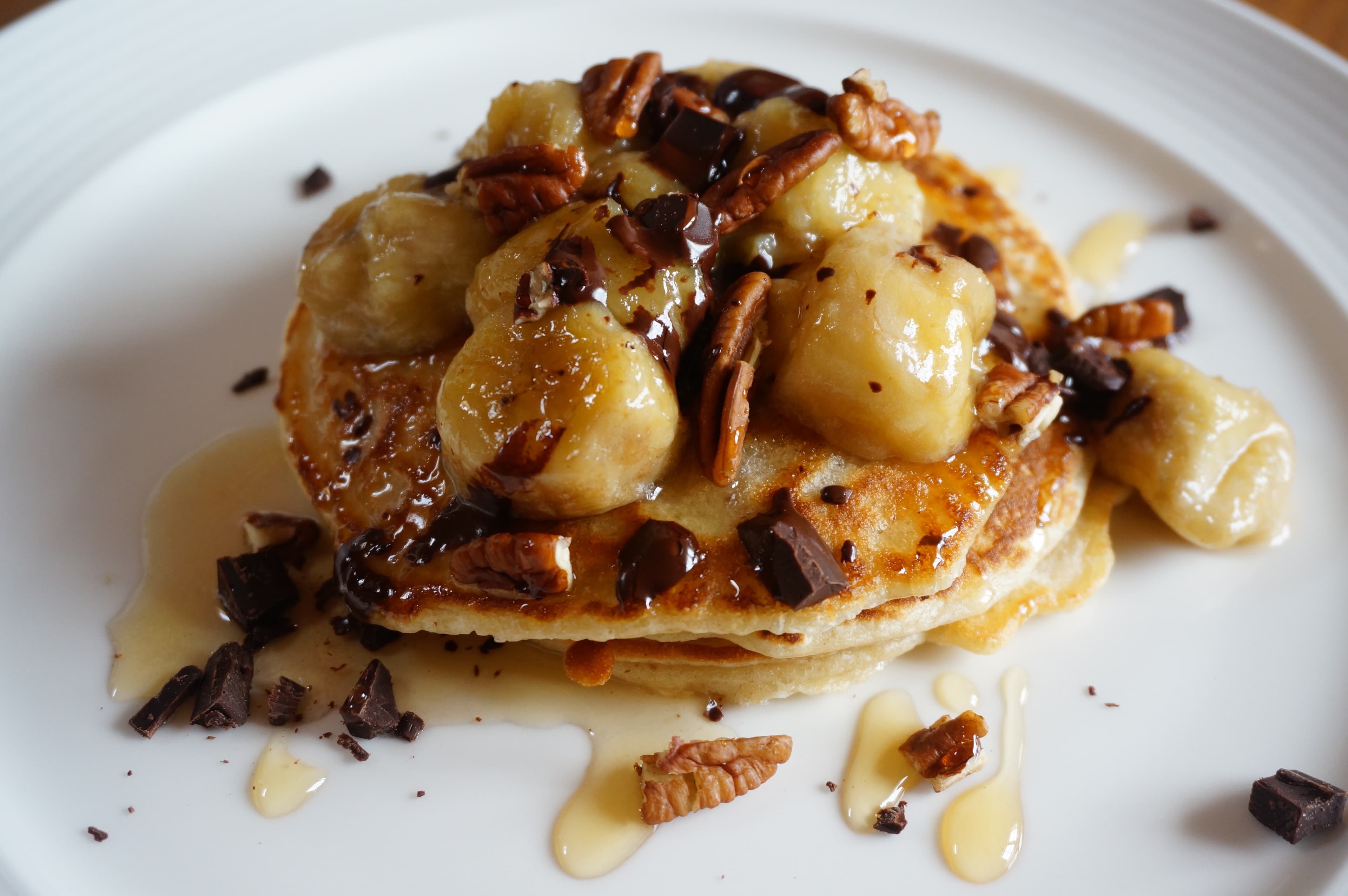 Honey-Drizzled Vanilla Bean Pancakes & Caramelised Bananas