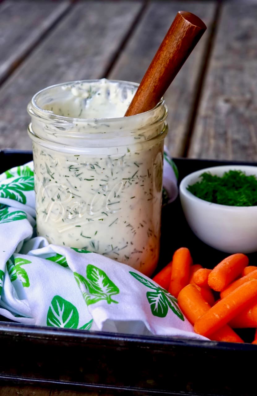 Creamy Garlic-Dill Salad Dressing 