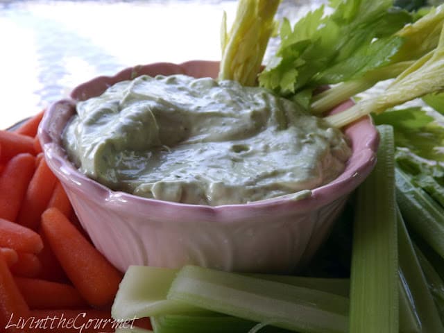 Fresh Avocado and Sour Cream Dip 