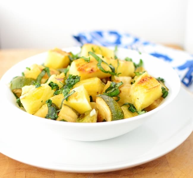 Grilled pineapple courgette salad