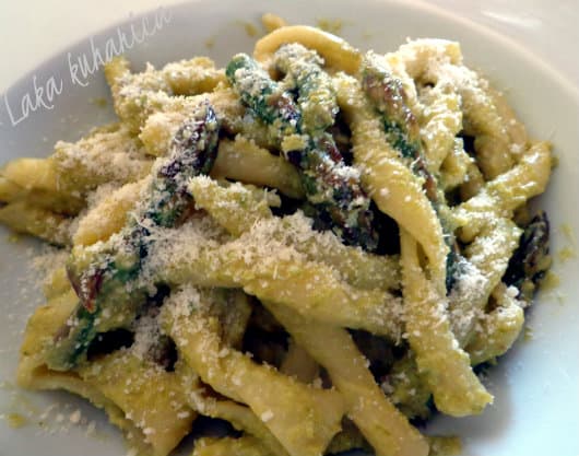 Pasta in asparagus sauce