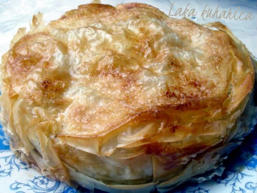 Phyllo pie with apples and pears