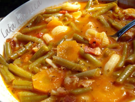 Soup with string beans, garlic and bacon