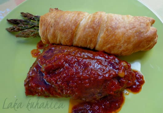 Puff pastry asparagus bundles with veal