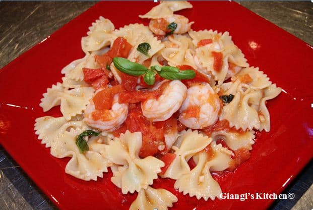 Farfalle with Shrimps, Tomatoes Basil Sauce