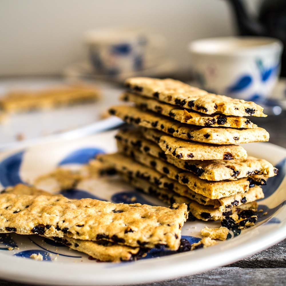 Garibaldi Biscuits (Currant Cookies) [Vegan]