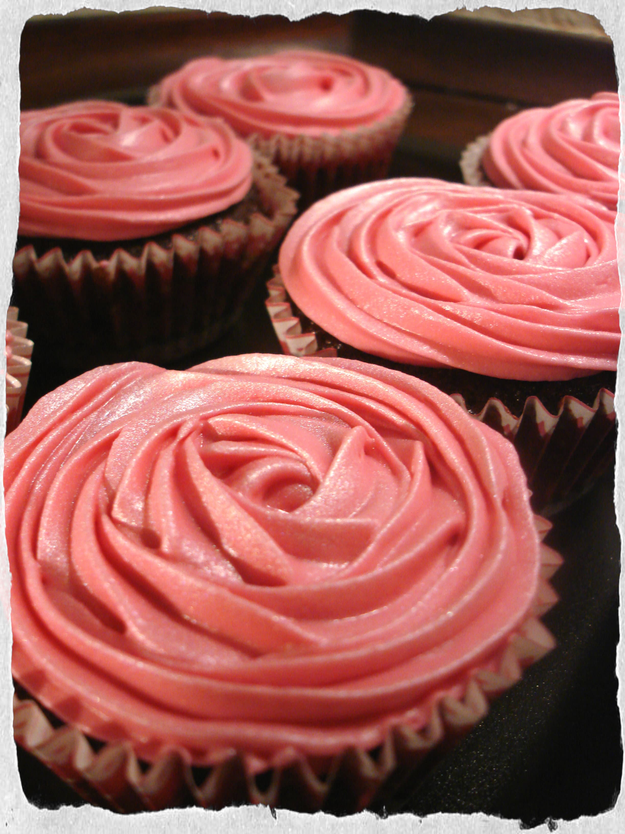 chocolate cupcakes with raspberry cream cheese frosting