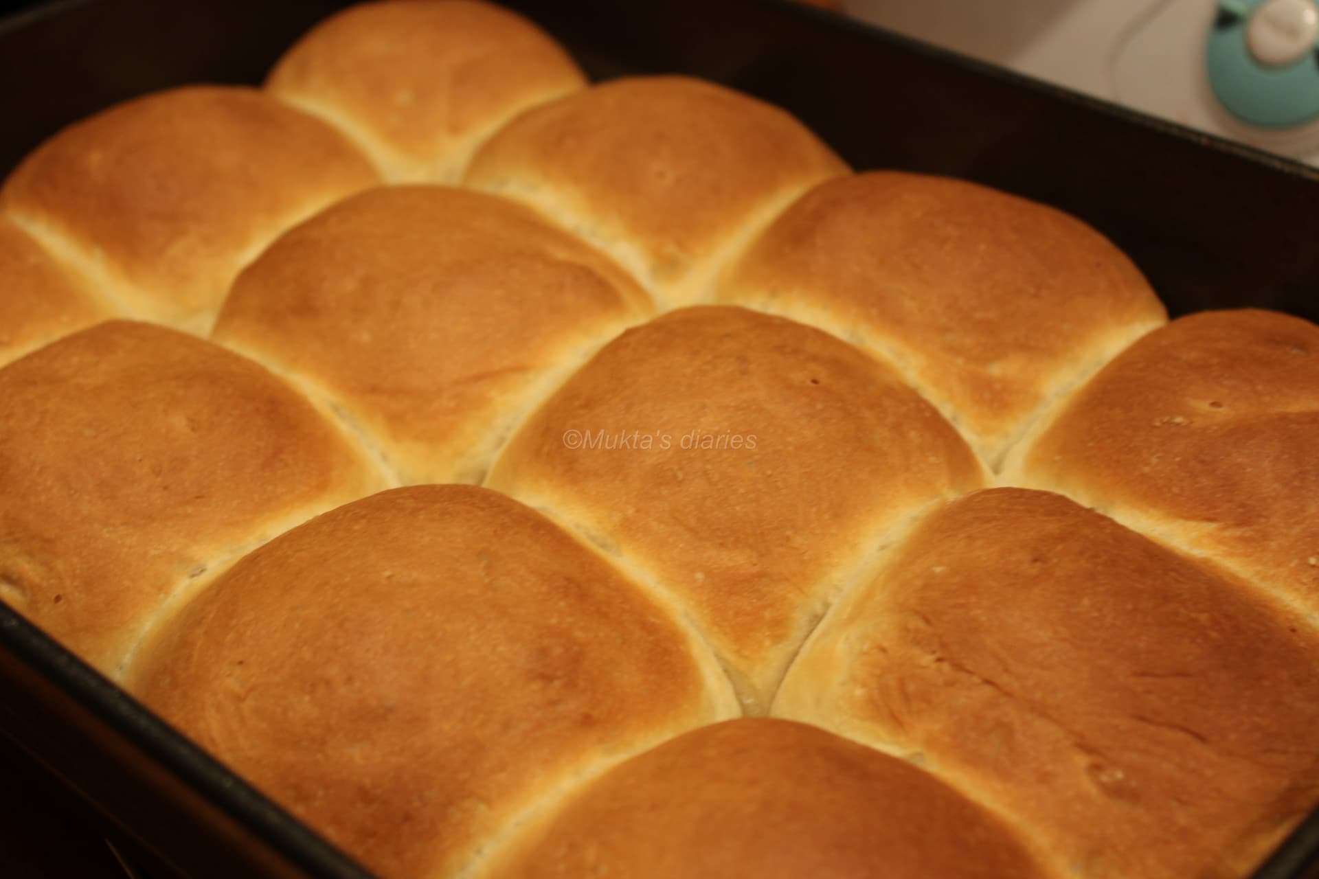 White bread rolls (pav)