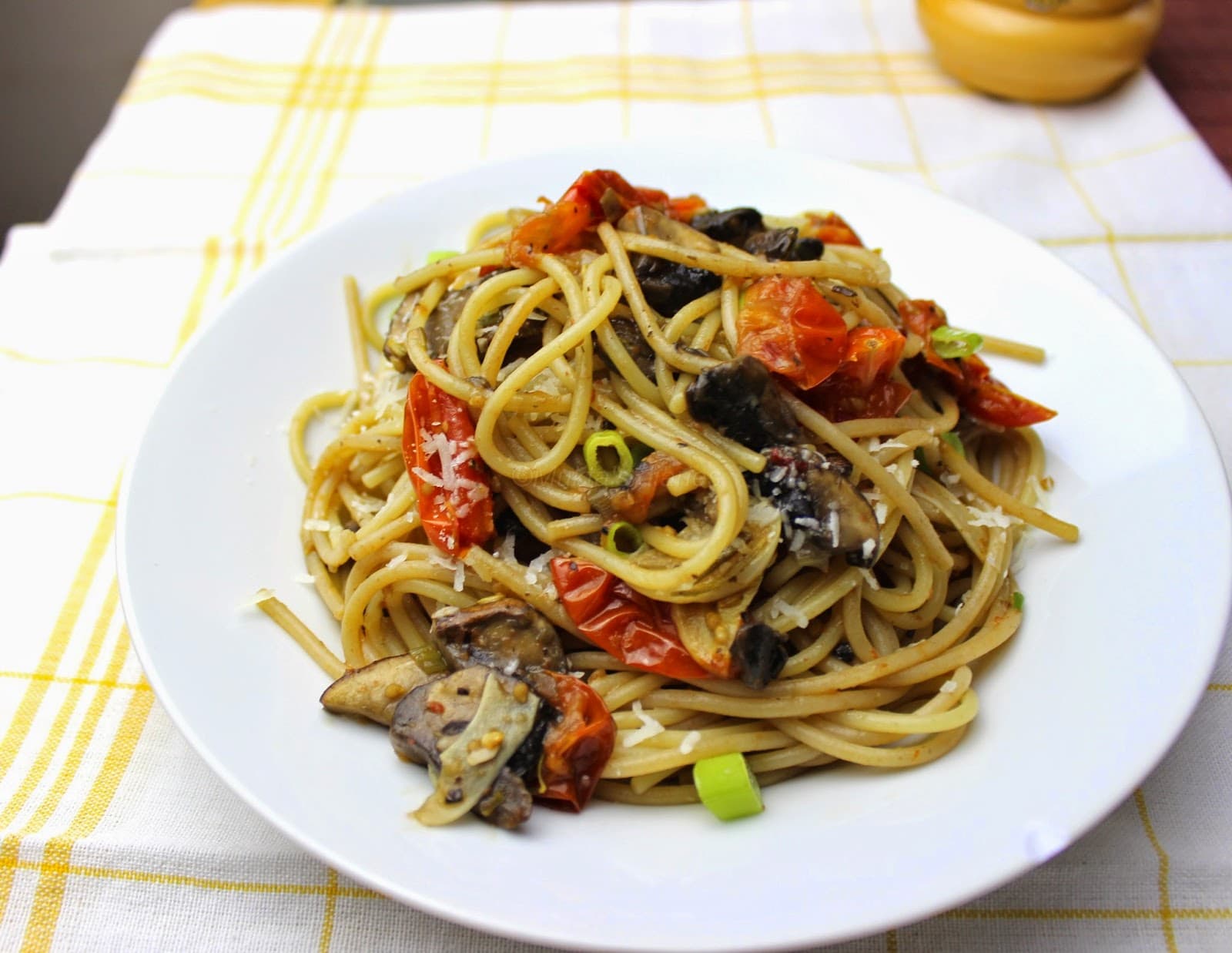 Mushroom, roasted tomato and garlic pasta