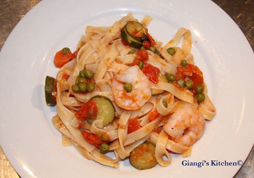 Fettuccine with Shrimps and Vegetables