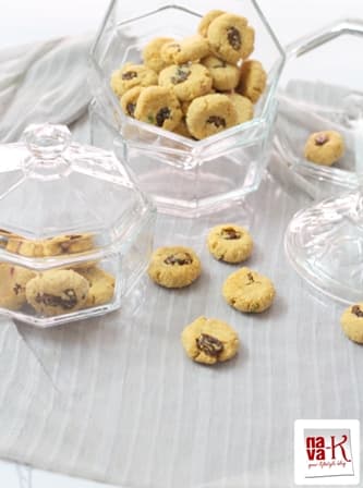 Oats And Raisin Cookies