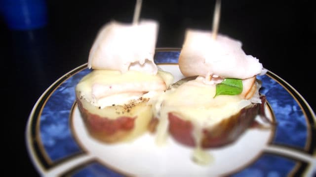  Easy 30 minute ready potato “sails” with turkey ham, onion and cheese