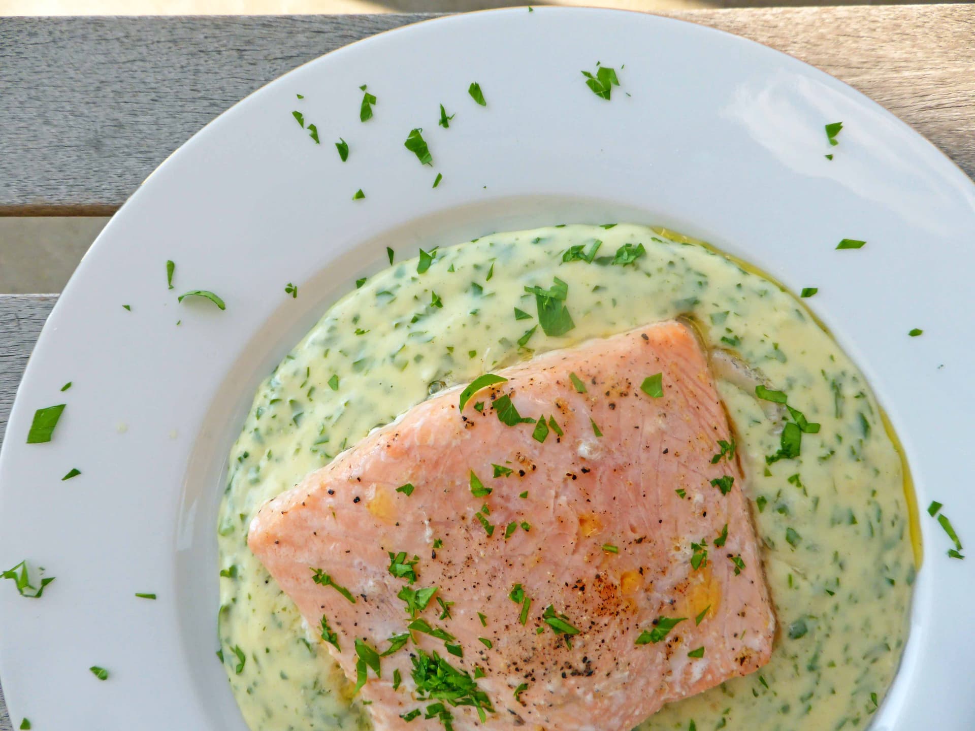 Spring Time Lunch: Baked Salmon with Parsley Sauce