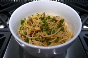 Simple Pasta With Chicken And Baby Peas 
