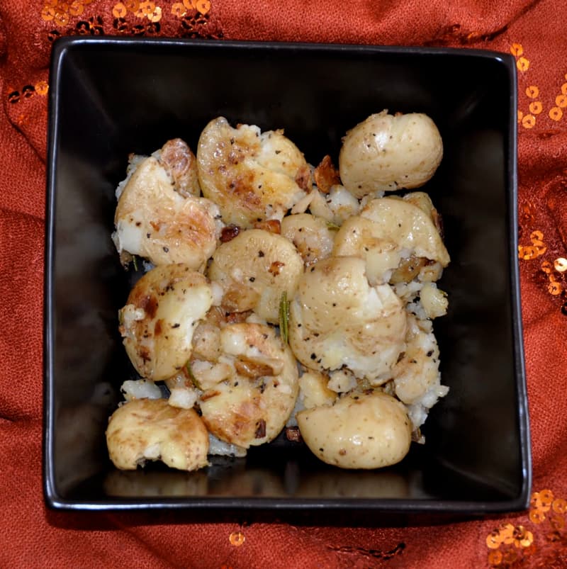 Garlic Roasted Smashed Potatoes With Black Pepper