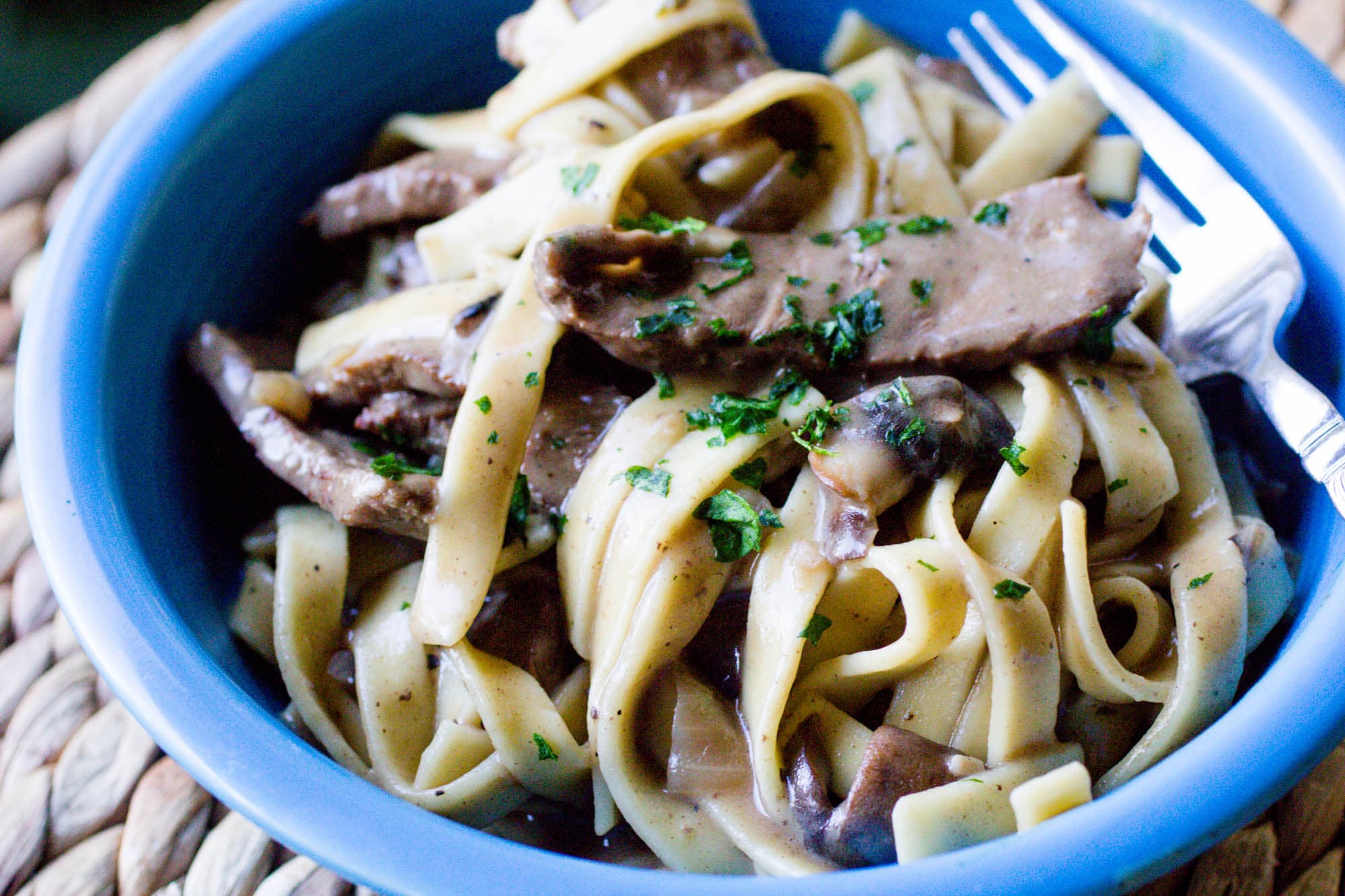 SKILLET GARLIC BEEF STROGANOFF