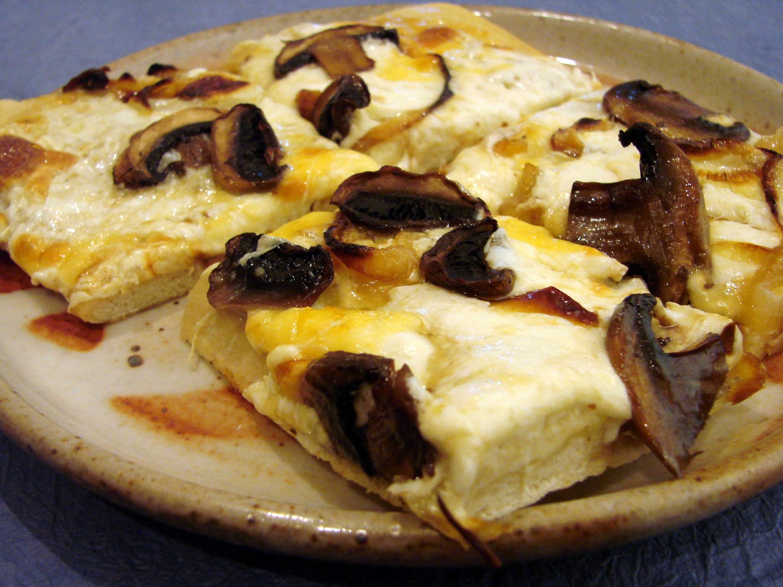 Vegetarian Pizza (Mushrooms And Caramelized Onion)