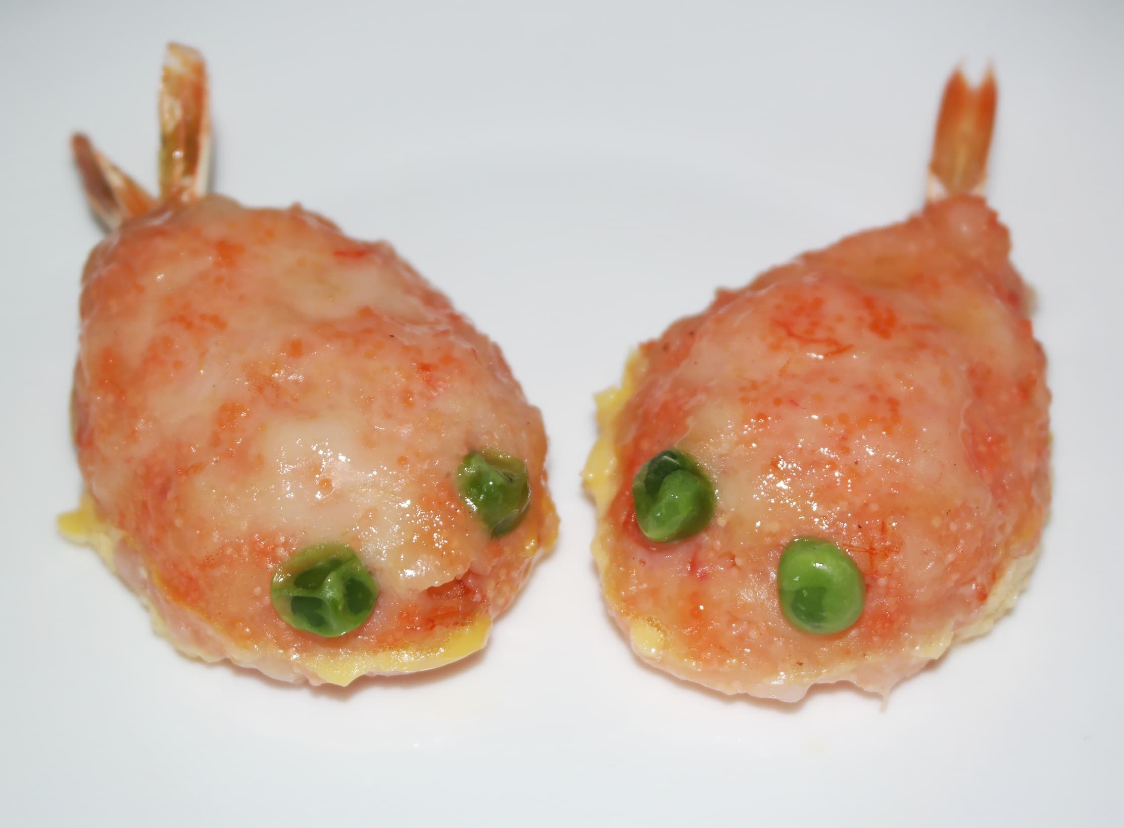 Adorable Steamed Prawn Paste Golden Carp with Tobiko