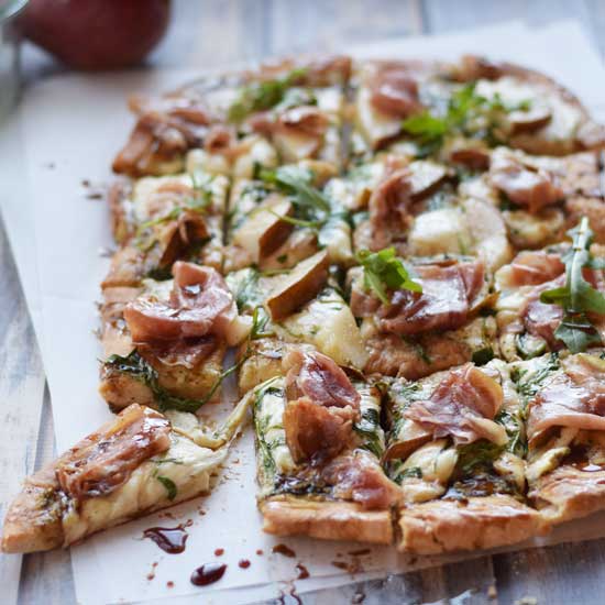 Arugula and Prosciutto Pizza 