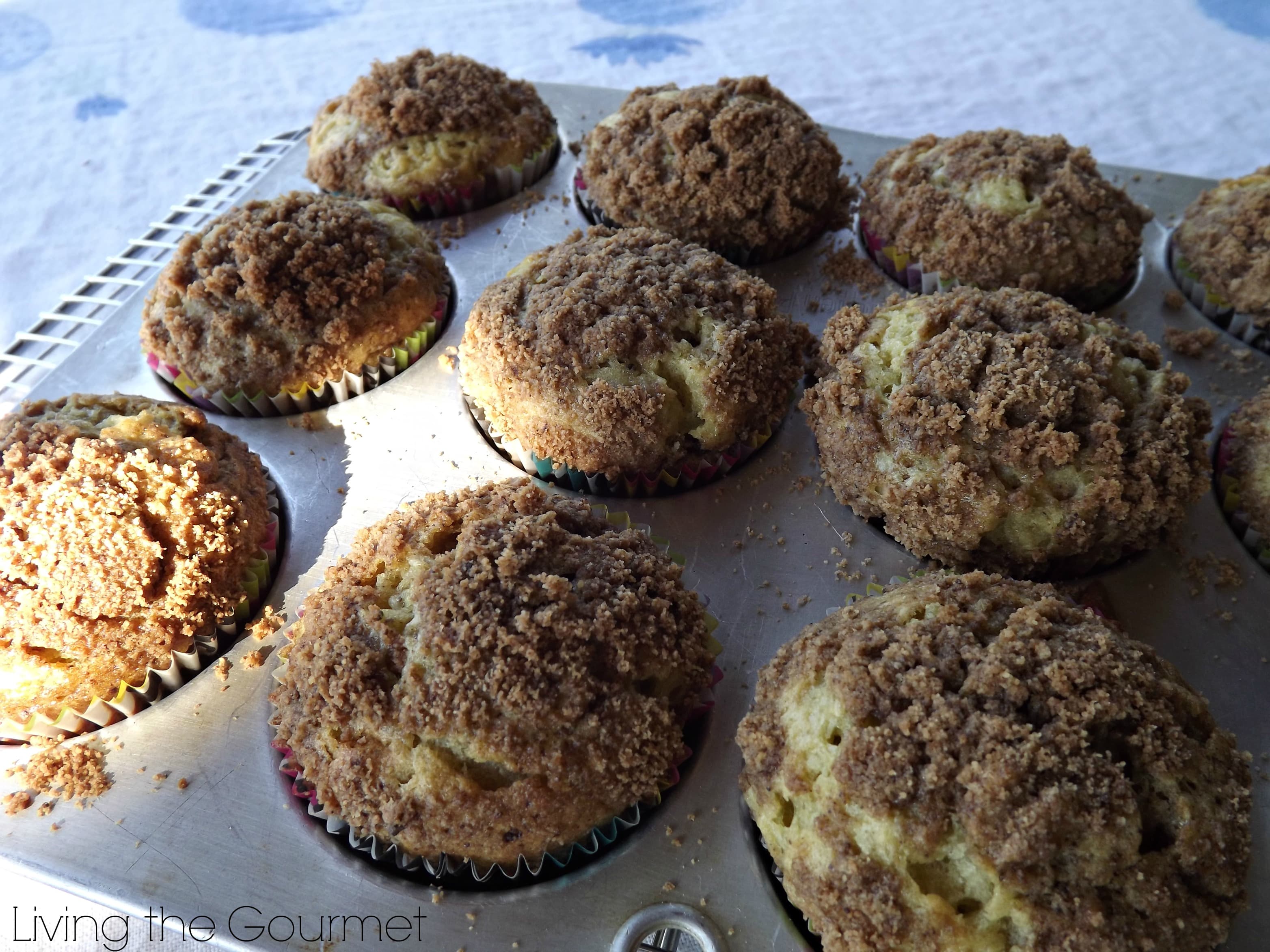 Banana Cupcakes w/ Chocolate Chip Cookie Crumble