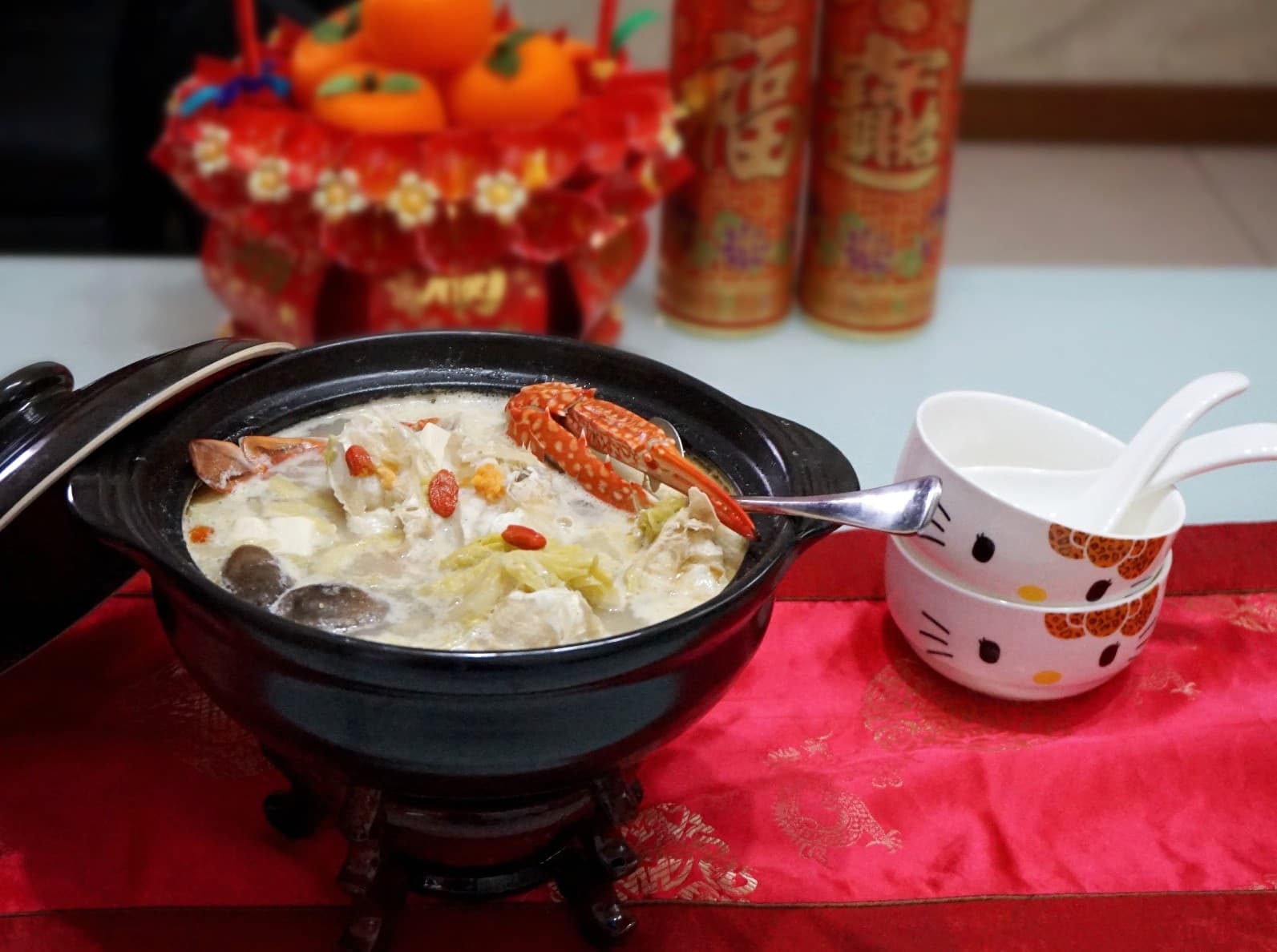 Fragrant Claypot Flower Crab Cabbage Soup
