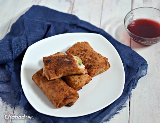 "Thanksgivukkah" Turkey Egg Rolls with Cranberry Dipping Sauce