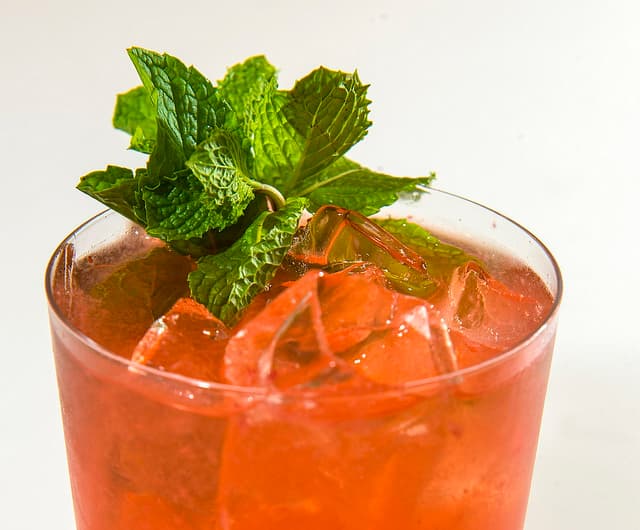 A Vibrant Vodka Cocktail: The Spiced Berry Smash