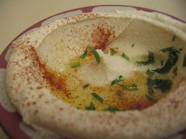 5 Super Simple & Satisfying Snacks