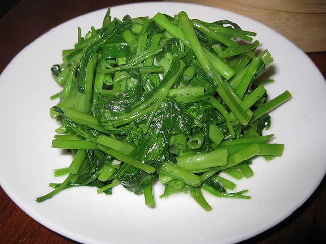 8 Tips To Avoid Overeating