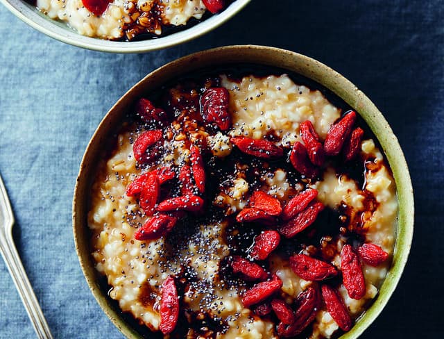 balsamic goji berry oatmeal