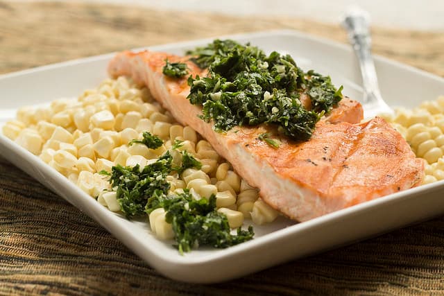  Grilled Salmon with Fresh Herb Pesto