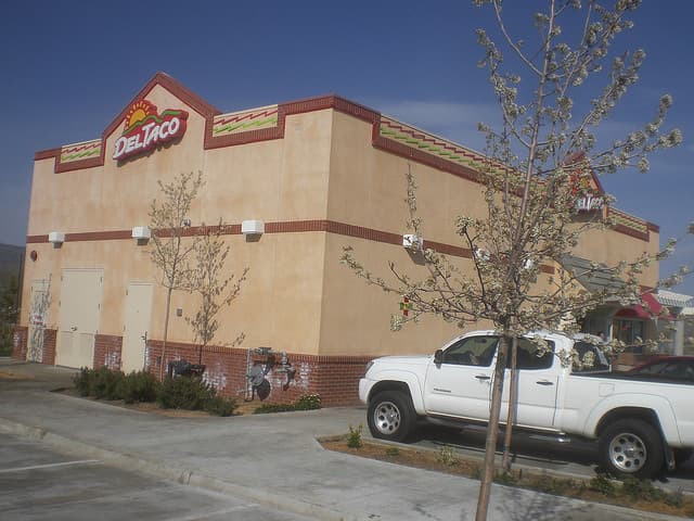 Del Taco Cashier Stabs Man