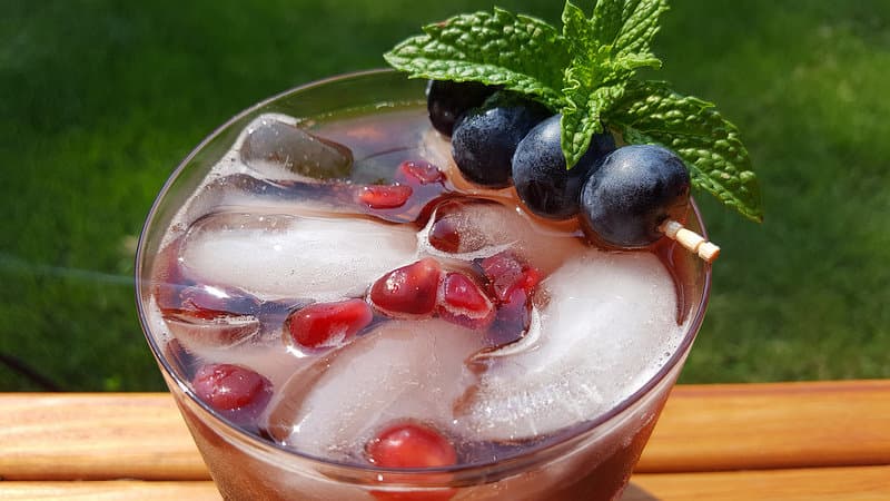 Olitalia drinking vinegar with blueberries and mint