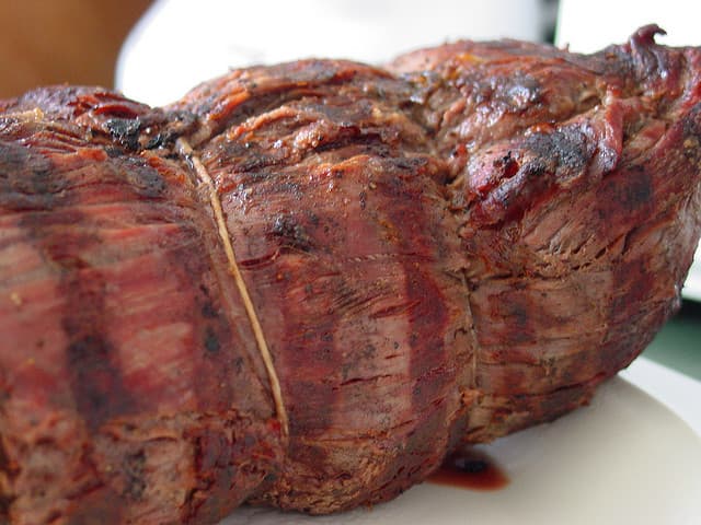 Tasty Grilled Tenderloin With Spring Onions