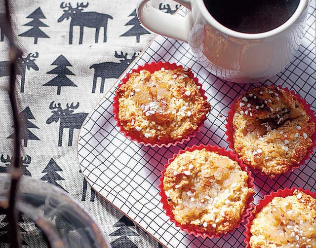 Fyllda Hastbullar—Gluten-free Swedish Cardamom Filled quick buns 