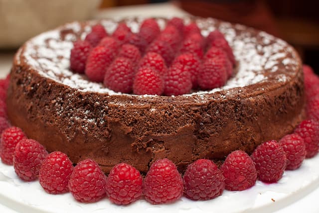 A Nice, Heavy Flourless Chocolate Cake Recipe