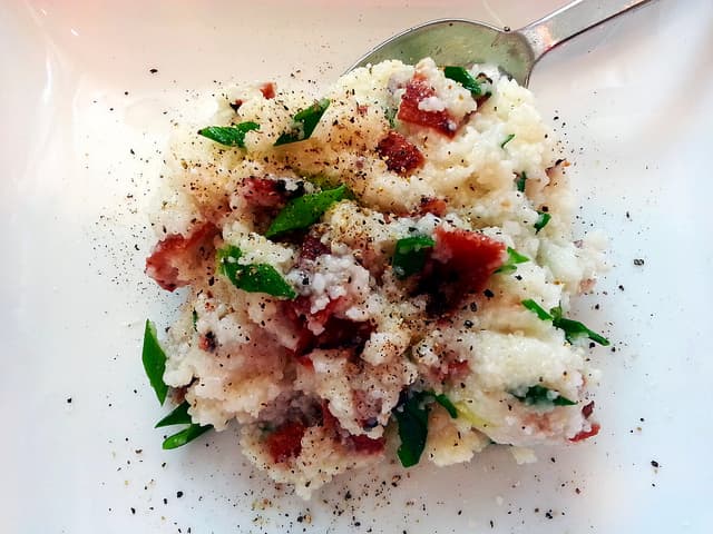 Creamy Vegan Grits with "Bacon" and Green Onion