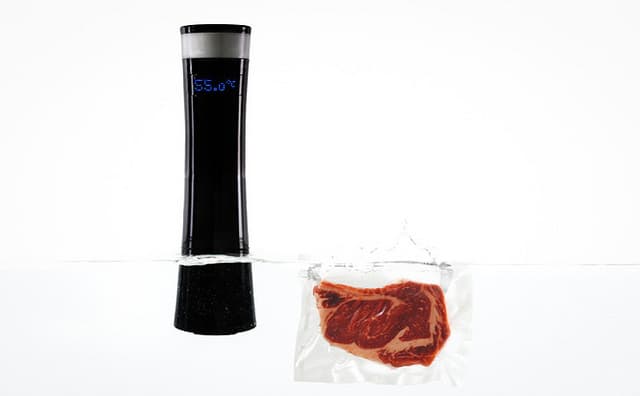 Sansaire sous vide device