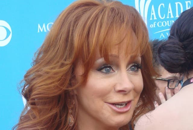 Reba McEntire Donates 200,000 Meals to Oklahoma Food Bank