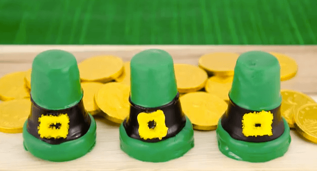 Leprechaun Hat Cupcakes are a Festive St. Patty's Day Treat