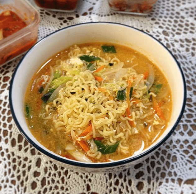 30 Minute Vegetarian Ramen for Meatless Monday